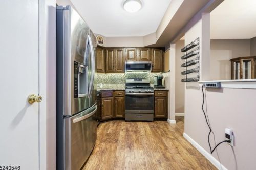 81 Chelsea Cir, Flemington, NJ 08822-1899