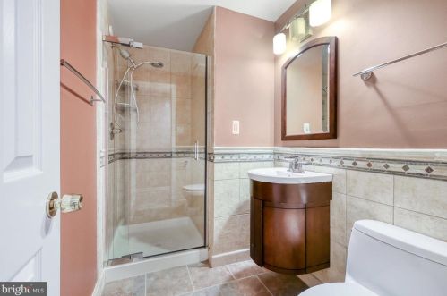 7218 Gentian Ct, Springfield VA  22152-3847 exterior