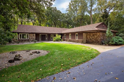 2929 Orange Brace Rd, Bannockburn, IL 60015-3723