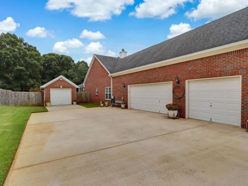 108 Blackjack Oak Dr, Jefferson, GA 30549-6360