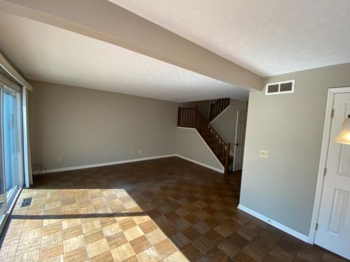 2218 Clough Ridge Dr, Cincinnati, OH 45230-1487