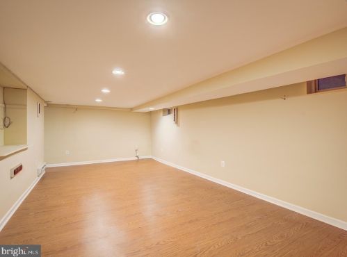 12500 Meadowood Dr, Silver Spring MD 20904-2928 exterior