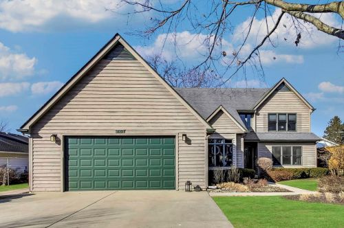 40 Center Ave, Wheeling, IL 60090-3100