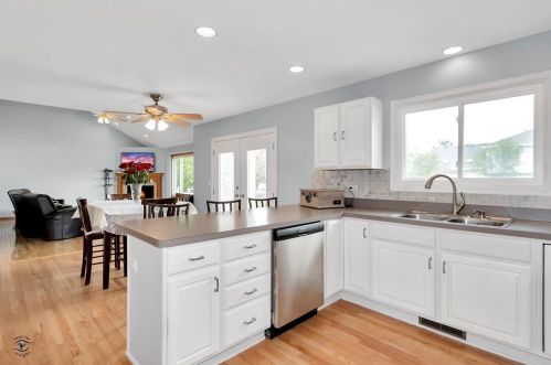 621 Downing St, Mokena, IL 60451-9559
