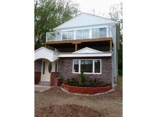 31 River Rd, Cromwell, CT 06416-2326