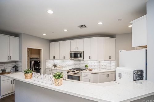 72 Salton, Irvine CA  92602-2425 exterior