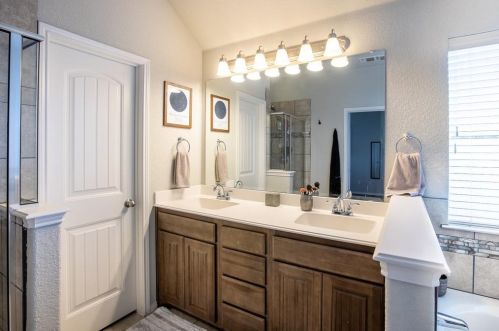 1712 Chivalry Ln, Fort Worth TX  76140-5780 exterior