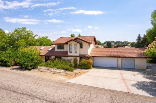 752 Orchard Dr, Lake Nacimiento, CA 93446-2311