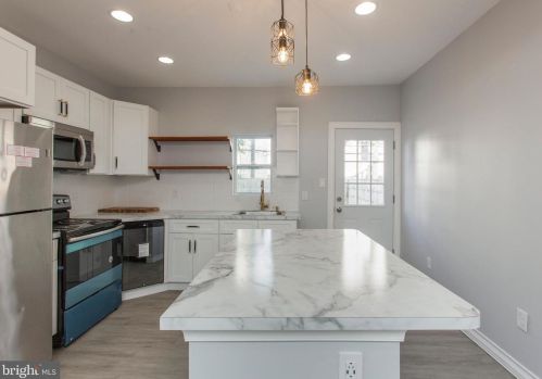 2319 Greenwich St, Philadelphia, PA 19146-4108