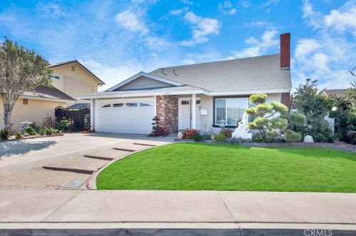 16073 Redwood St, Santa Ana, CA 92708-1526