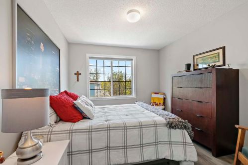 4924 Grenwich Ave, Saint Paul MN  55128-2059 exterior