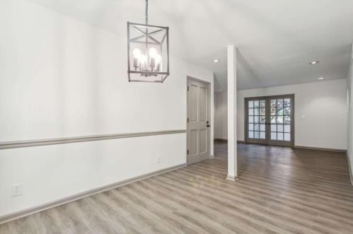 74 Montre Sq, Atlanta GA  30327-4044 exterior