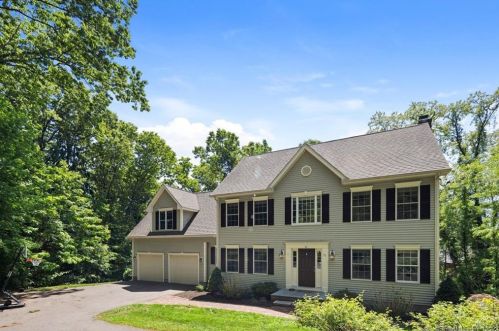 42 Ridgewood Rd, Glastonbury, CT 06033-3639