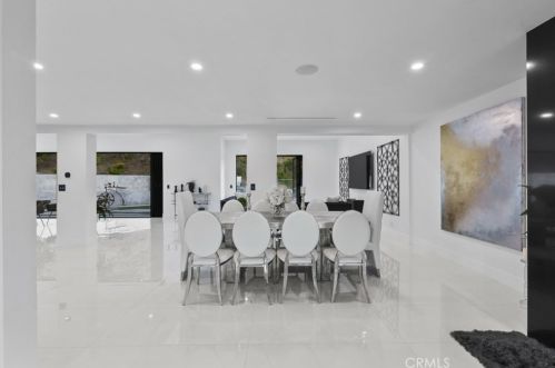 2434 Delisle Ct, Glendale CA  91208-2210 exterior