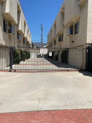 555 Wilson Ave, Glendale CA  91203-2463 exterior