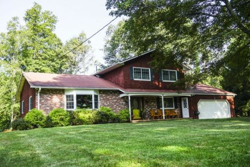 16 Pine Glen Ter, Wallingford, CT 06492-2539