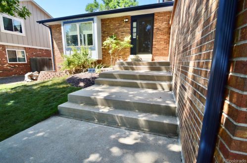 7811 Monaco Ct, Englewood, CO 80112-2548