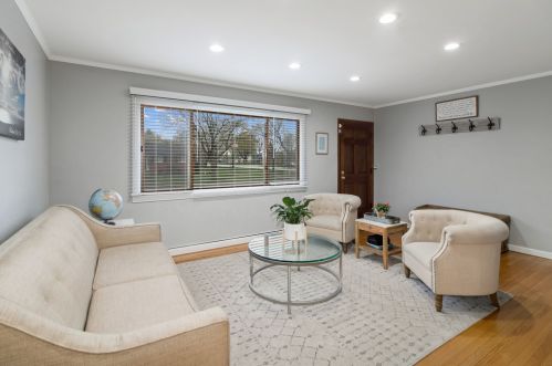 328 Beverly Ln, Mount Prospect, IL 60056-2808