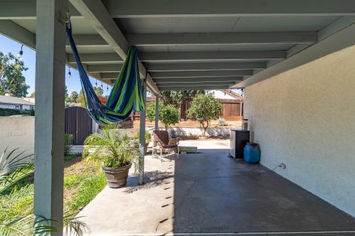 6875 Crest Ave, Riverside CA  92503-1162 exterior