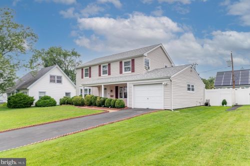 33 Buckeye Ln, Willingboro, NJ 08046-3918