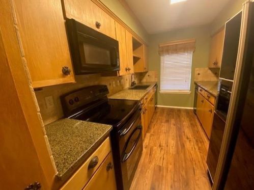 2432 Woodoak Ct, Irving TX  75060-5047 exterior