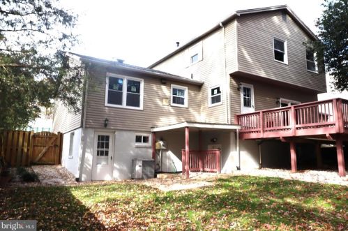 8005 Lake Pleasant Dr, Springfield VA  22153-3005 exterior