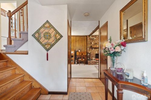 10 Wren Ct, Edison, NJ 08820-2712