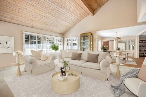 7460 Stone Creek Ln, Anaheim, CA 92808-1366