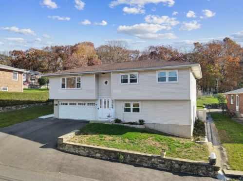 188 Judith Ln, Waterbury, CT 06704-1935
