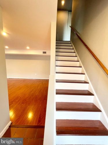 4519 Logsdon Dr, Annandale, VA 22003-3525