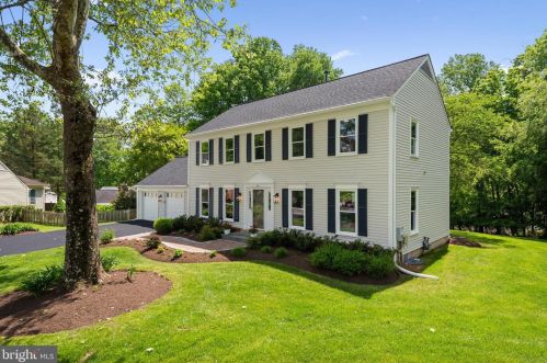 1 Serpentine Ct, Silver Spring, MD 20904-5336