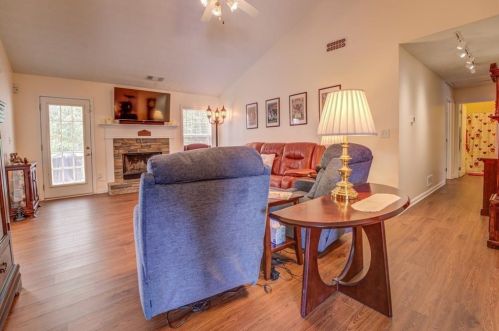 10 Mulberry Trce, Porterdale, GA 30014-7057