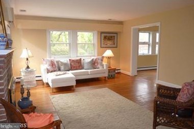 2010 Erskine Ave, Silver Spring MD  20902-1424 exterior