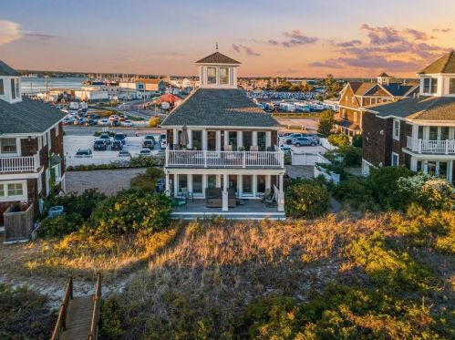 242 Sand Hill Cove Rd, South Kingstown, RI 02882-5700