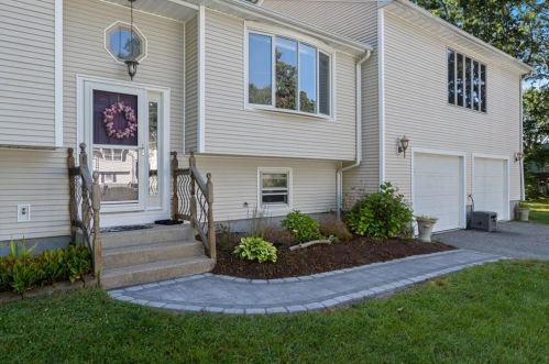 24 Tell St, Warwick, RI 02889-8424
