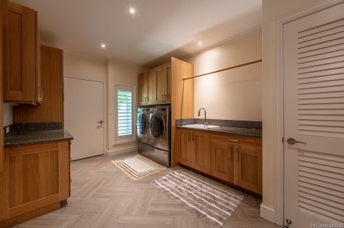 445 Maono Loop, Honolulu HI  96821-2526 exterior