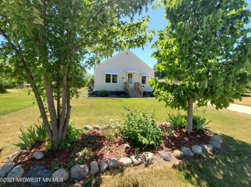 608 4th St, Wadena, MN 56482-1132