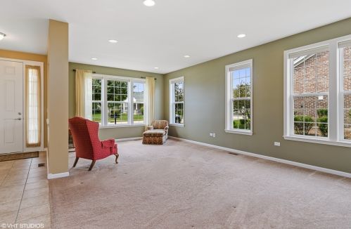 2666 Barrington Cir, Naperville, IL 60564-5082