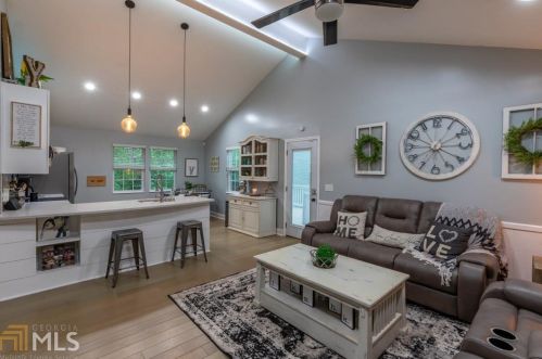 911 Chesterra Dr, Dahlonega, GA 30533-6018