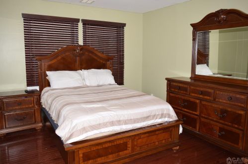 954 Mulberry St, Trenton NJ  08648-4524 exterior