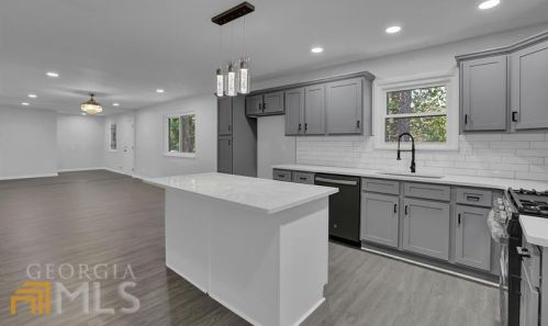 3007 Dogwood Dr, Atlanta GA  30344-3905 exterior