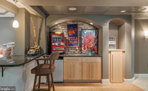 1827 Krystle Dr, Lancaster PA  17602-4149 exterior