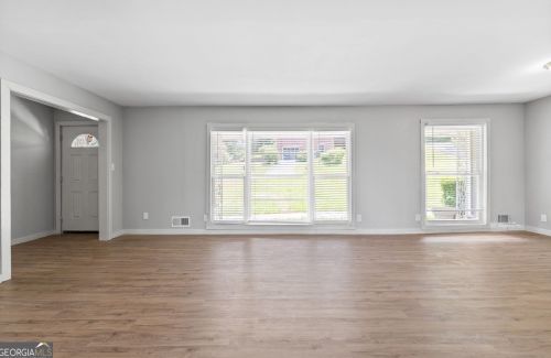 2916 Handy Dr, Atlanta GA  30318-7239 exterior