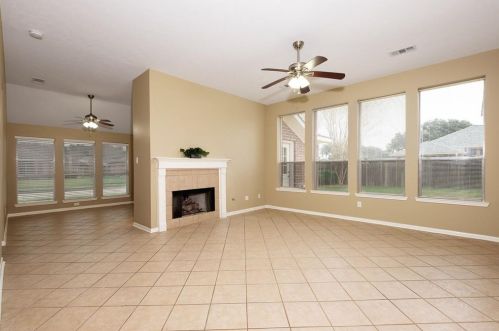 1612 Helmsley Dr, Richmond TX 77471-6137 exterior