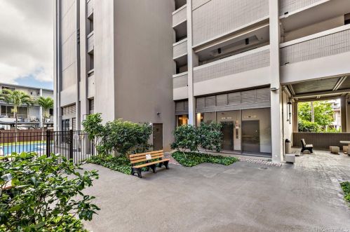 2100 Date St, Honolulu HI  96826-4033 exterior