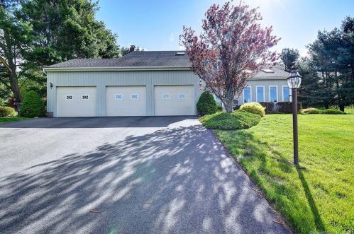74 Buckingham Dr, Glastonbury, CT 06033-2733