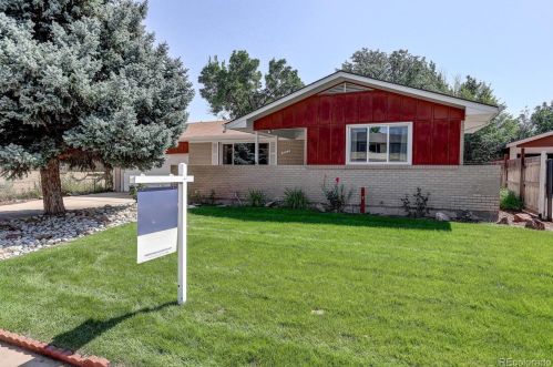4972 Scranton St, Denver, CO 80239-4303