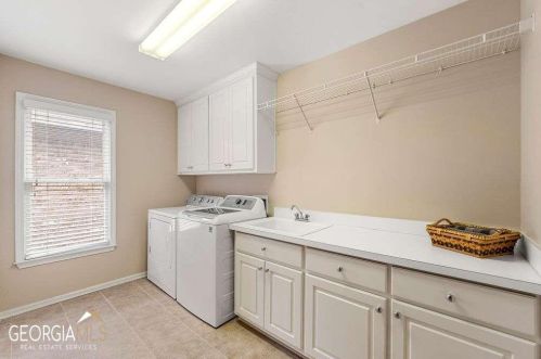 165 Fieldsborn Ct, Atlanta GA  30328-1039 exterior