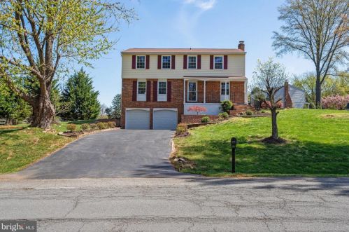 10624 Cavalcade St, Great Falls, VA 22066-2427