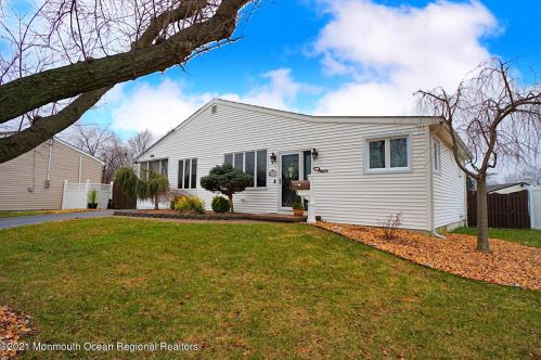 4 Alice Pl, Hazlet, NJ 07730-2002